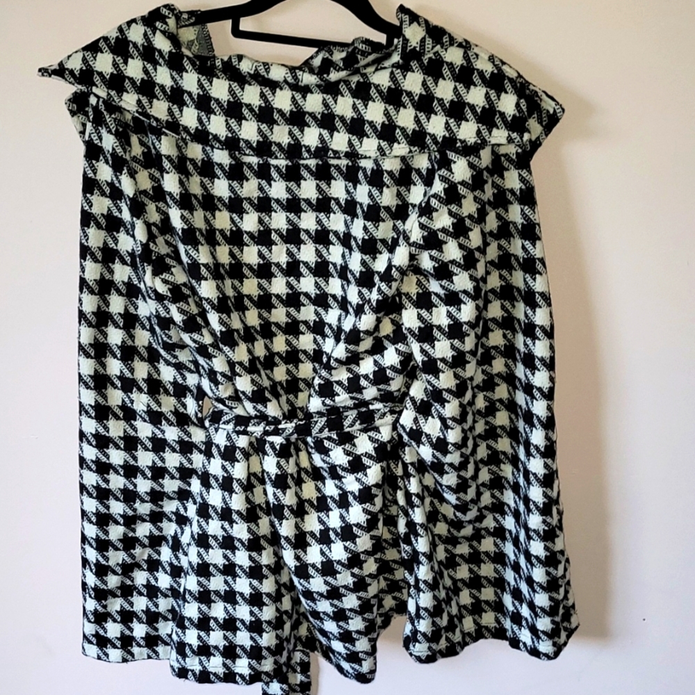 Houndstooth Belted Cape - Picture 2 of 2